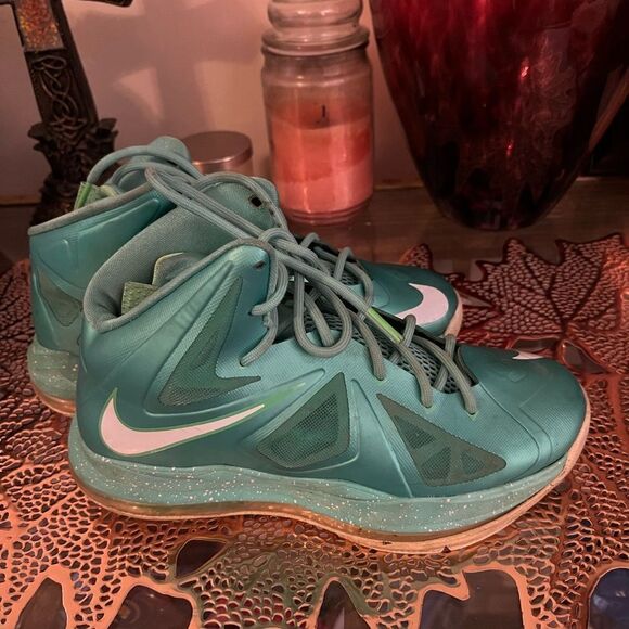 Lebron Easter size 5.5 Y - Picture 1 of 5